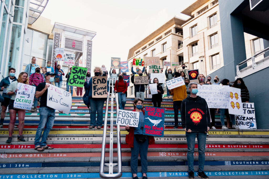 Close To 200 People Rise At Crack of Dawn to Protest the Arrival of Shell’s Seismic Monster, Amazon Warrior
